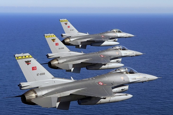 Самолеты турецких ВВС нанесли авиаудары по объектам РПК в Ираке - ảnh 1